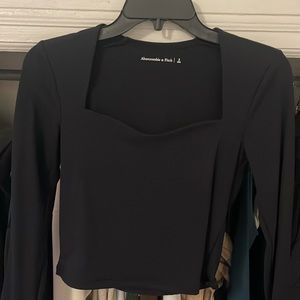 Abercrombie & Fitch Cropped long sleeve with sweetheart neckline